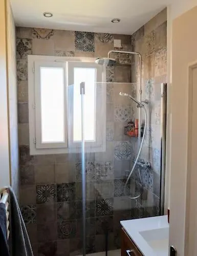 Homestay szállás Chambre Spacieuse Et Lumineuse Chez L'habitant Nizza